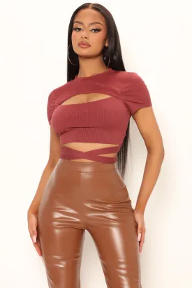 Handle The Truth Cut Out Top - Brick Red